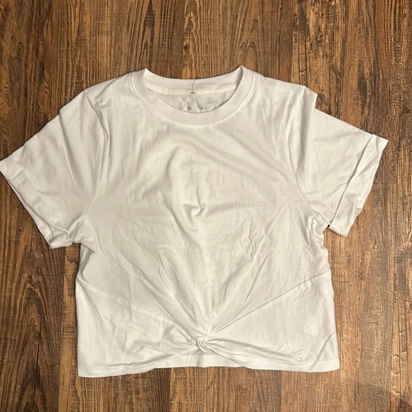 NWT Fabletics twist tee - Picture 1 of 2